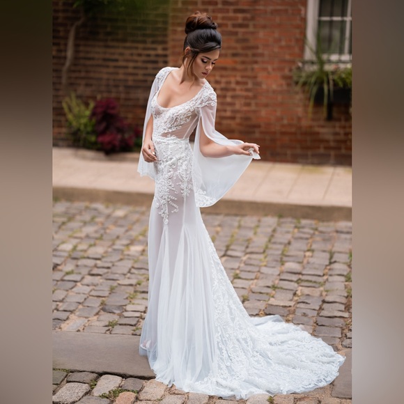 Bridal Dress Jasmine. Available size: 8.